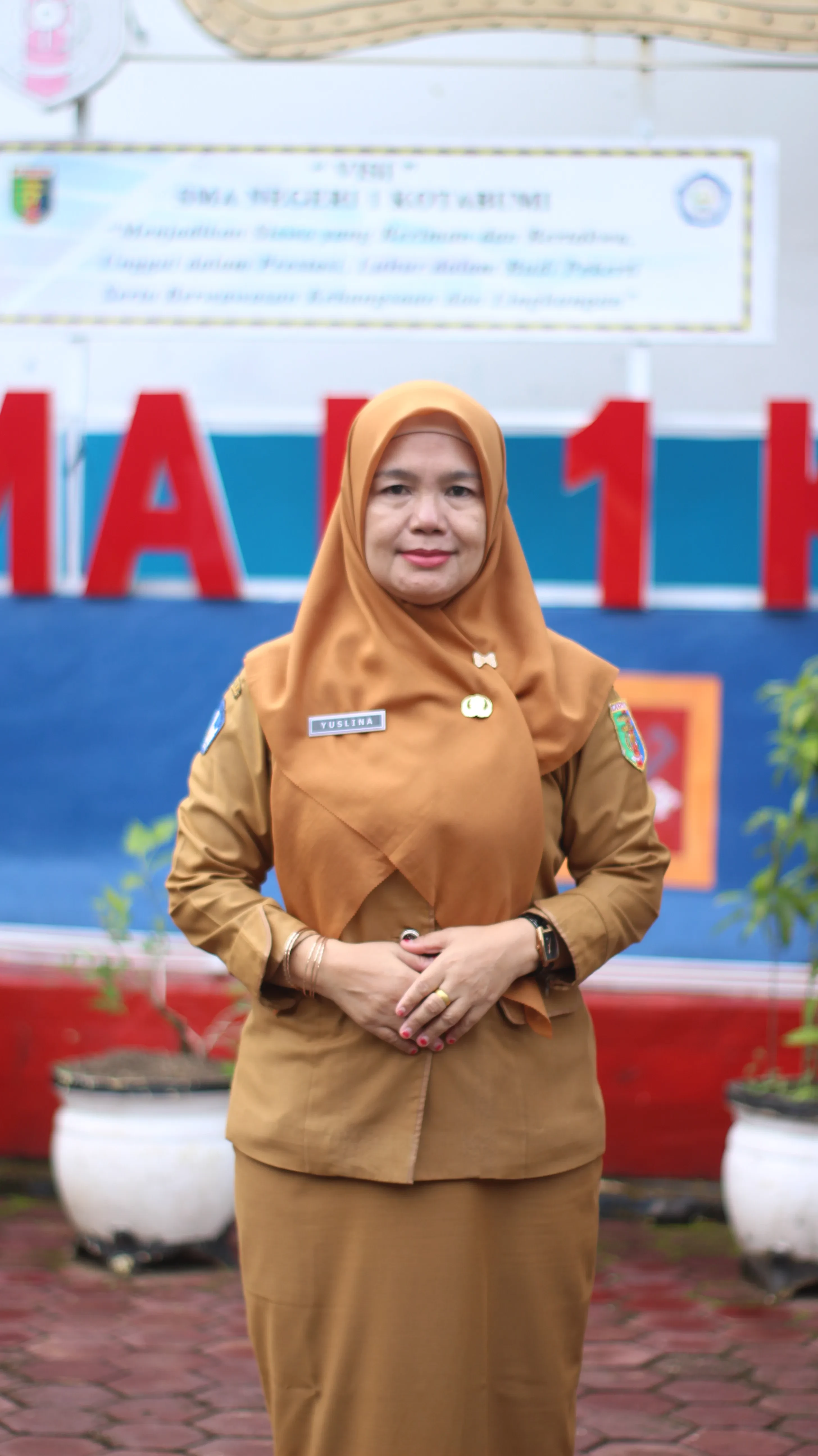 YUSLINA S.Pd. M.Pd