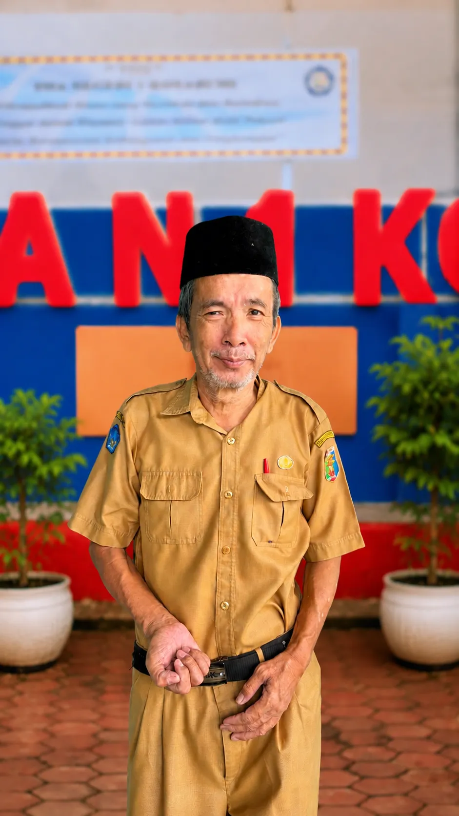 Drs  Lubis Erfendi